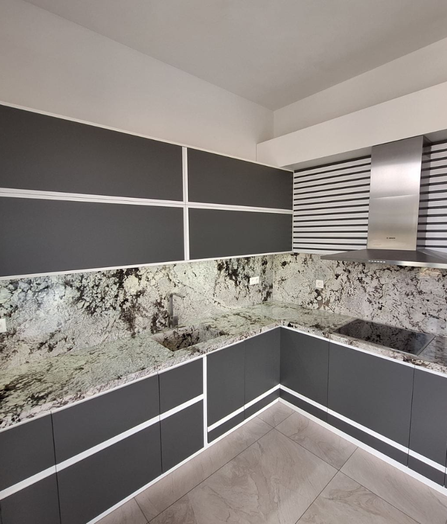 Естествен камък Alaska White